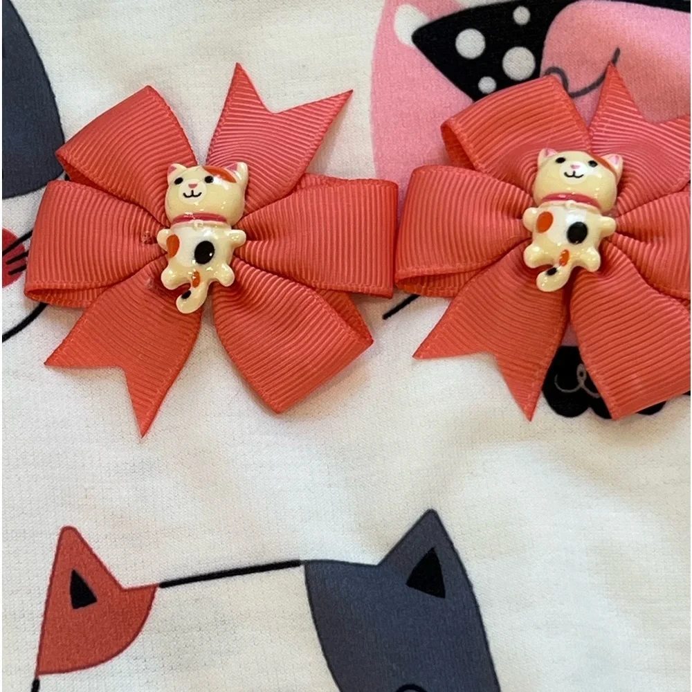 Girls Kitty Cat top shirt pullover crew neck with matching hair bows.